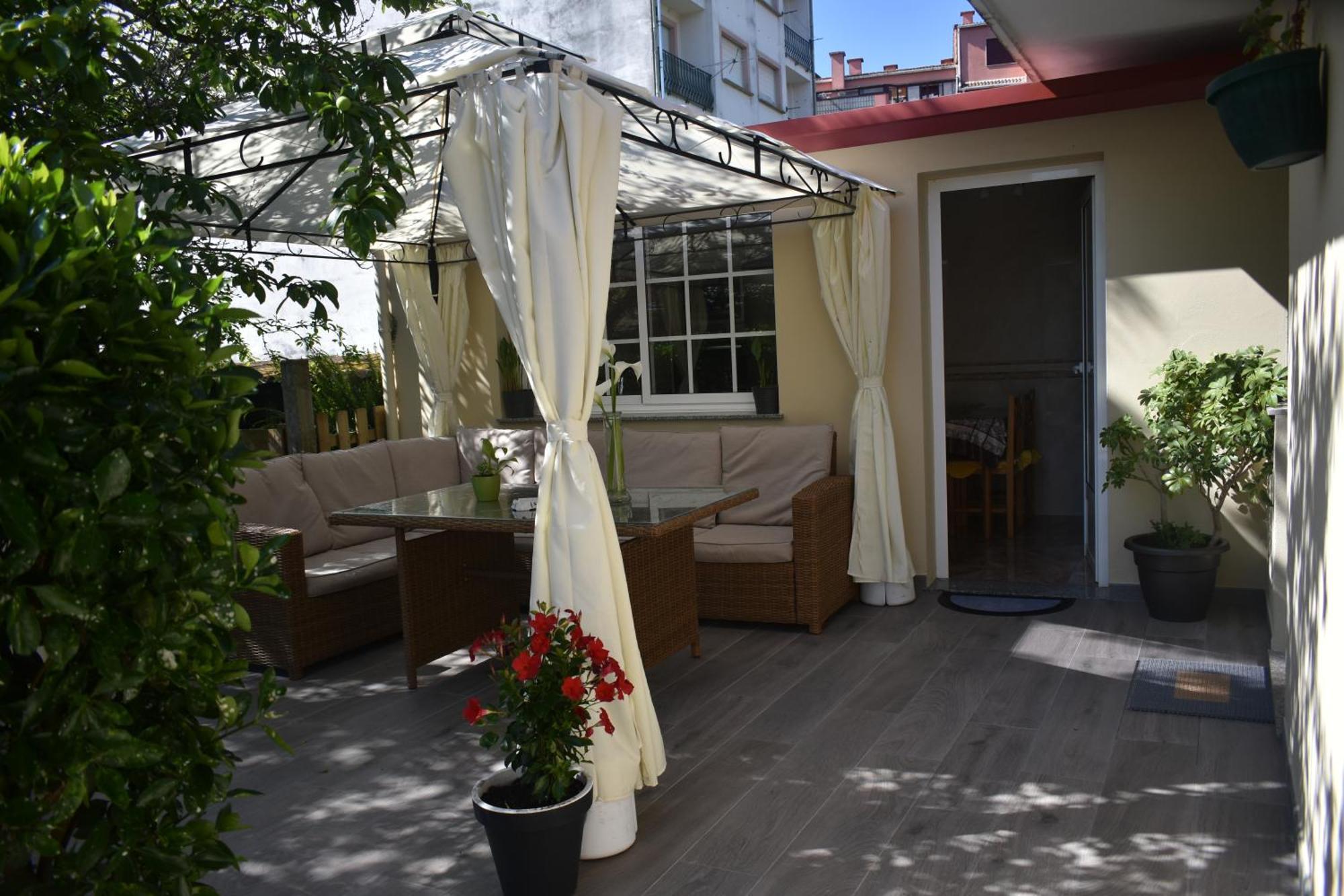 דירות או גרובה Jardin, Terraza Y Barbacoa מראה חיצוני תמונה